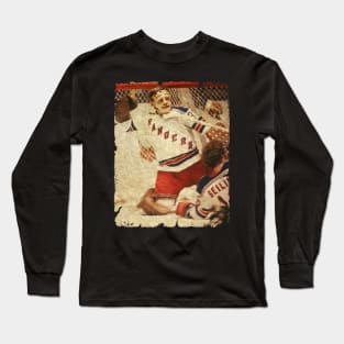 Gilles Villemure, 1972 in New York Rangers (13 Shutouts) Long Sleeve T-Shirt